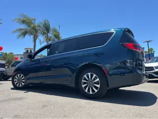 2025 Chrysler Pacifica Hybrid Select