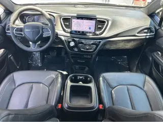2025 Chrysler Pacifica Hybrid Select