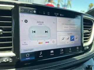 2025 Chrysler Pacifica Hybrid Select
