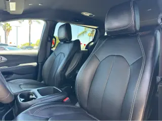 2025 Chrysler Pacifica Hybrid Select