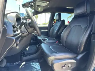 2025 Chrysler Pacifica Hybrid Select