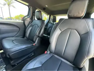 2025 Chrysler Pacifica Hybrid Select