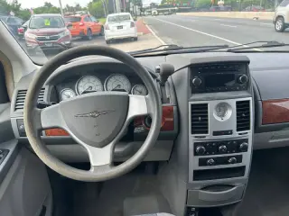 2009 Chrysler Town and Country LX