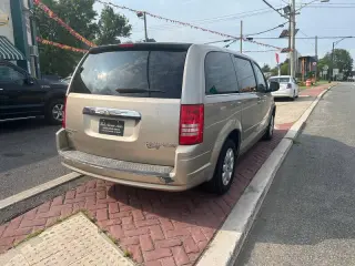 2009 Chrysler Town and Country LX