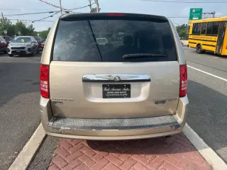 2009 Chrysler Town and Country LX