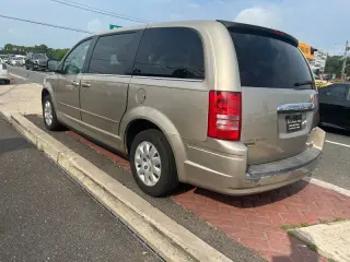 2009 Chrysler Town and Country LX