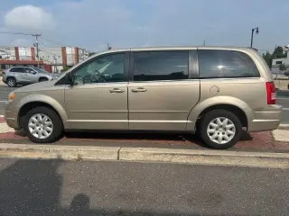 2009 Chrysler Town and Country LX