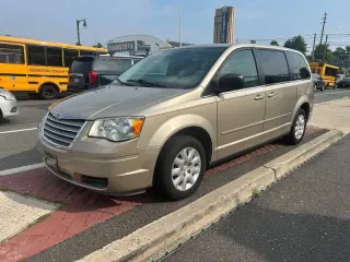 2009 Chrysler Town and Country LX