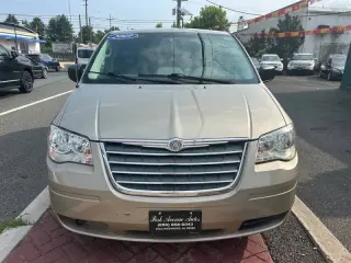 2009 Chrysler Town and Country LX