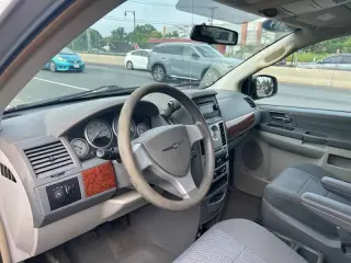 2009 Chrysler Town and Country LX
