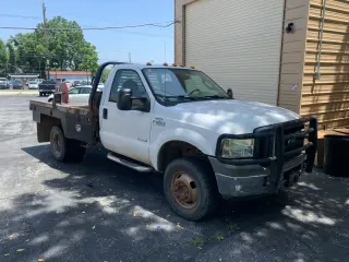 2006 FORD F350 SUPER DUTY REGULAR CAB & CHASSIS