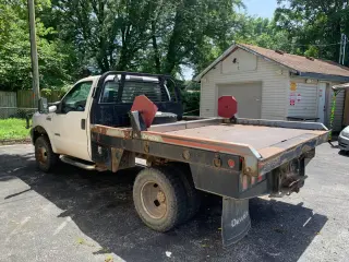 2006 FORD F350 SUPER DUTY REGULAR CAB & CHASSIS