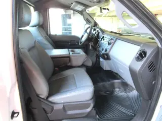 2016 FORD F350 SUPER DUTY REGULAR CAB & CHASSIS