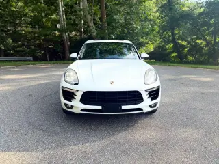 2017 PORSCHE MACAN