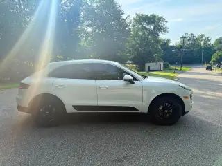 2017 PORSCHE MACAN