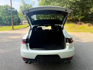 2017 PORSCHE MACAN