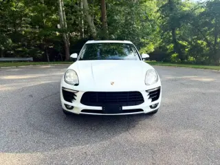 2017 PORSCHE MACAN