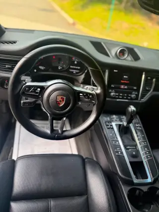 2017 PORSCHE MACAN