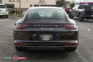 2017 PORSCHE PANAMERA