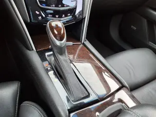 Cadillac XTS 2013 Premium Collection 4dr Sedan
