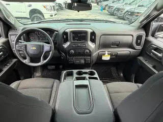 Chevrolet Silverado 1500 2025 4x2 Custom 4dr Crew Cab 5.8 ft. SB