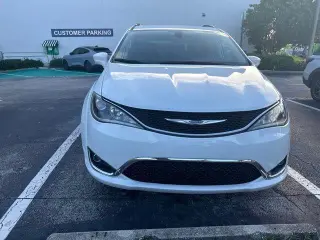 Chrysler Pacifica 2018 Touring L Plus 4dr Mini-Van