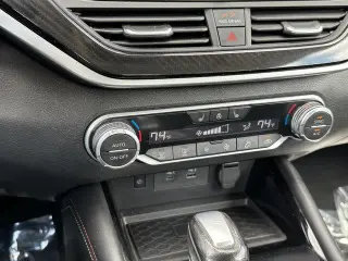 Nissan Altima 2023 2.0 SR 4dr Sedan