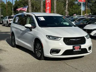 Chrysler Pacifica Plug-In Hybrid 2023 Touring L 4dr Mini-Van