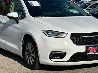 Chrysler Pacifica Plug-In Hybrid 2023 Touring L 4dr Mini-Van