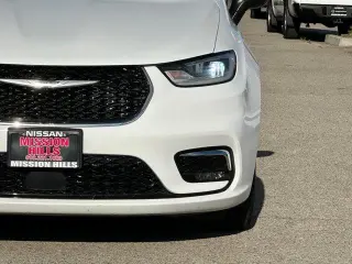 Chrysler Pacifica Plug-In Hybrid 2023 Touring L 4dr Mini-Van
