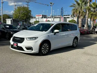 Chrysler Pacifica Plug-In Hybrid 2023 Touring L 4dr Mini-Van