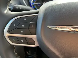 Chrysler Pacifica Plug-In Hybrid 2023 Touring L 4dr Mini-Van