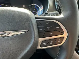 Chrysler Pacifica Plug-In Hybrid 2023 Touring L 4dr Mini-Van