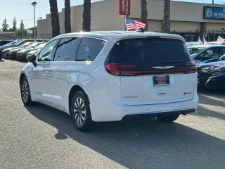 Chrysler Pacifica Plug-In Hybrid 2023 Touring L 4dr Mini-Van