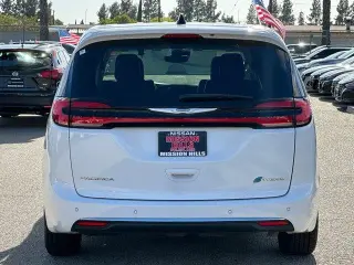 Chrysler Pacifica Plug-In Hybrid 2023 Touring L 4dr Mini-Van
