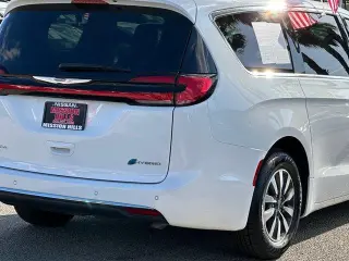 Chrysler Pacifica Plug-In Hybrid 2023 Touring L 4dr Mini-Van