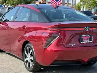 Toyota Mirai 2018 4dr Sedan