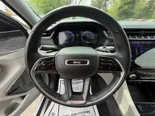 Jeep Grand Cherokee 2022 4x4 Overland 4dr SUV (midyear release)