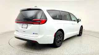 Chrysler Pacifica Plug-In Hybrid 2024 Road Tripper 4dr Mini-Van