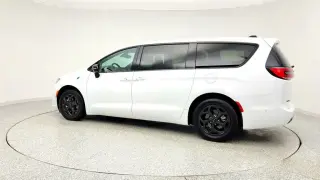 Chrysler Pacifica Plug-In Hybrid 2024 Road Tripper 4dr Mini-Van