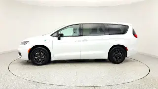Chrysler Pacifica Plug-In Hybrid 2024 Road Tripper 4dr Mini-Van