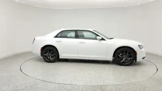 Chrysler 300 2023 S V6 4dr Sedan