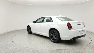 Chrysler 300 2023 S V6 4dr Sedan