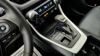 Toyota RAV4 2023 AWD XLE Premium 4dr SUV