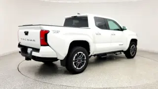 Toyota Tacoma 2024 4x4 SR5 4dr Double Cab 5.0 ft SB