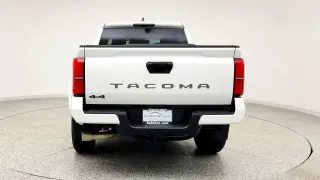 Toyota Tacoma 2024 4x4 SR5 4dr Double Cab 5.0 ft SB