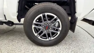 Toyota Tacoma 2024 4x4 SR5 4dr Double Cab 5.0 ft SB