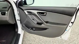 Hyundai ELANTRA 2016 SE 4dr Sedan 6M (US)