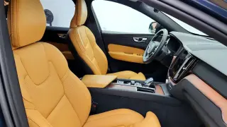 Volvo XC60 2025 AWD B5 Ultra Dark Theme 4dr SUV