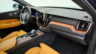 Volvo XC60 2025 AWD B5 Ultra Dark Theme 4dr SUV